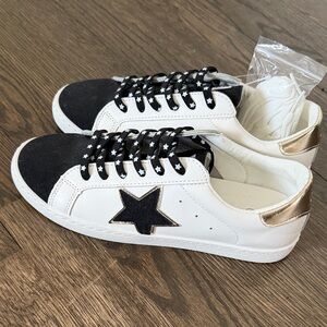 Vintage Havana Black and White Star Sneakers